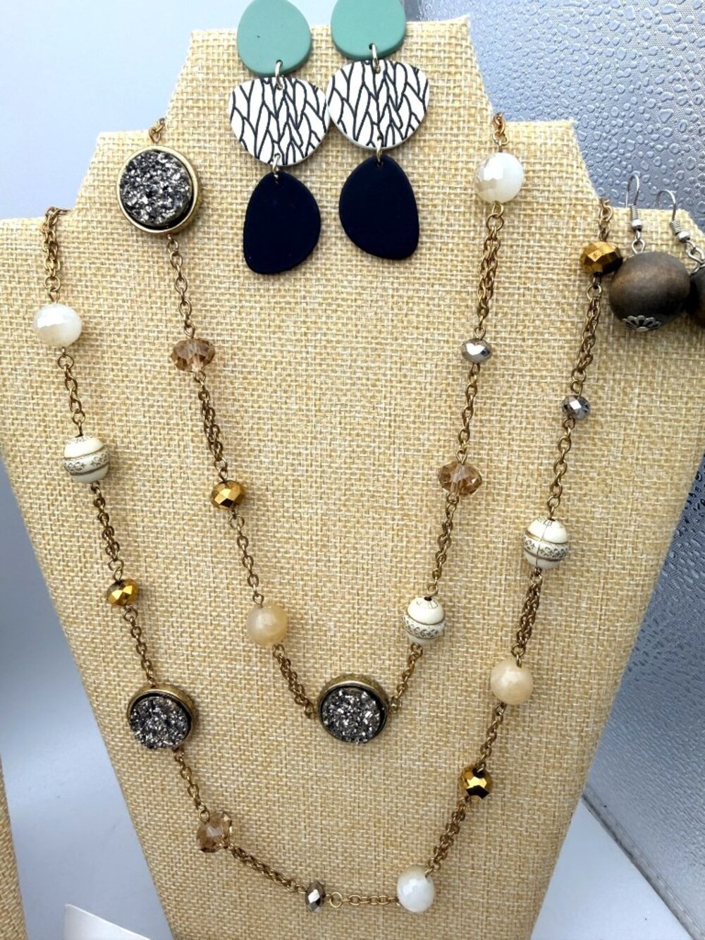 Vintage Boho Jewelry Lot 50 Pcs Mixed Materials Wear Necklace Earrings Bracelets - Picture 8 of 15